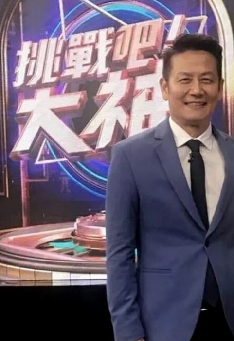 淫荡指数10分叼着内裤被后入道具爆菊双洞齐插操到高潮翻白眼20CM假屌菊花整根插入 - 9cao